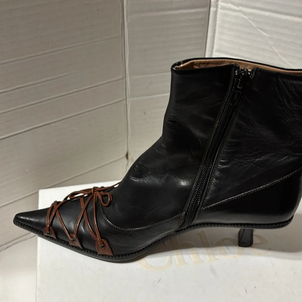Elegant Black Ankle Boots with Brown Accents - Picture 5 of 13